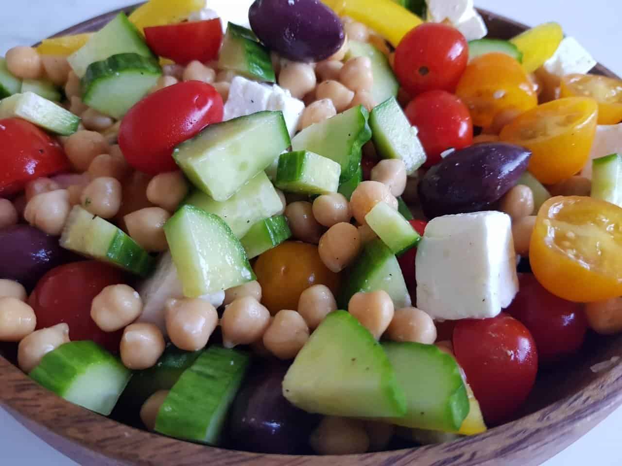 Mediterranean salad with chickpea