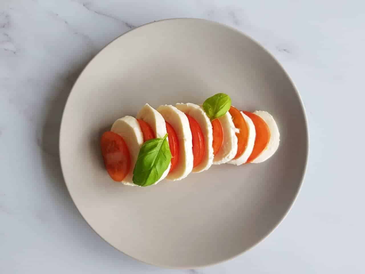 Tomato and mozzarella salad (1)