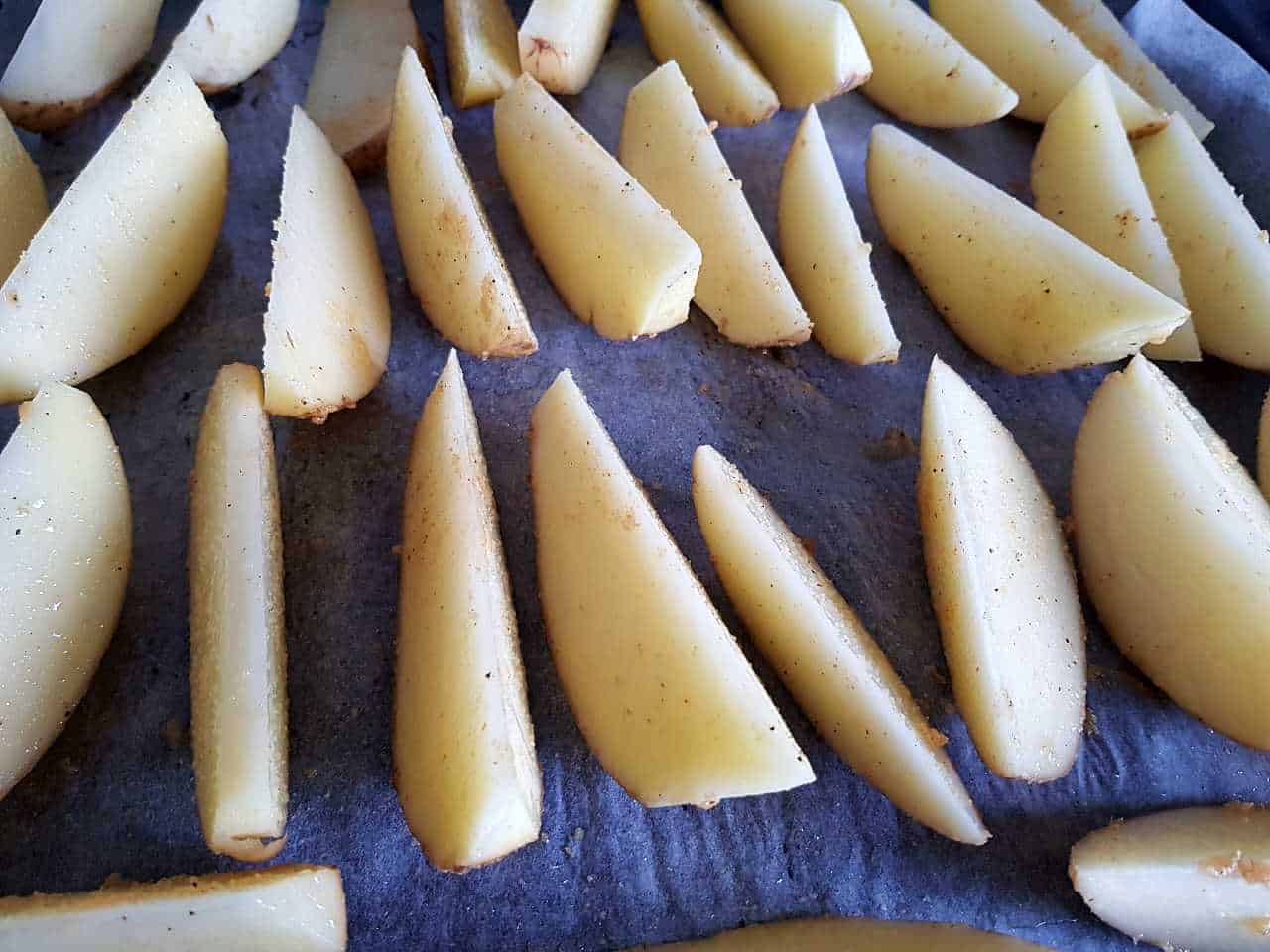 garlic-parmesan-potato-wedges-hint-of-healthy