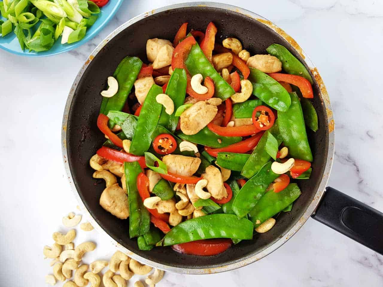 Cashew chicken stir fry | Hint of Healthy