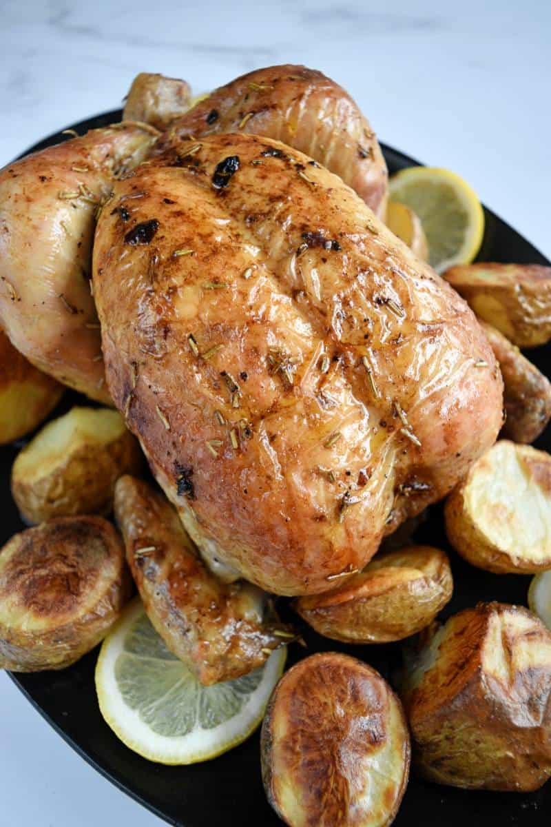 Roast chicken with lemon and rosemary with potatoes.