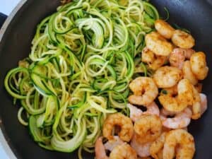 Zucchini noodles with shrimp in a pan.