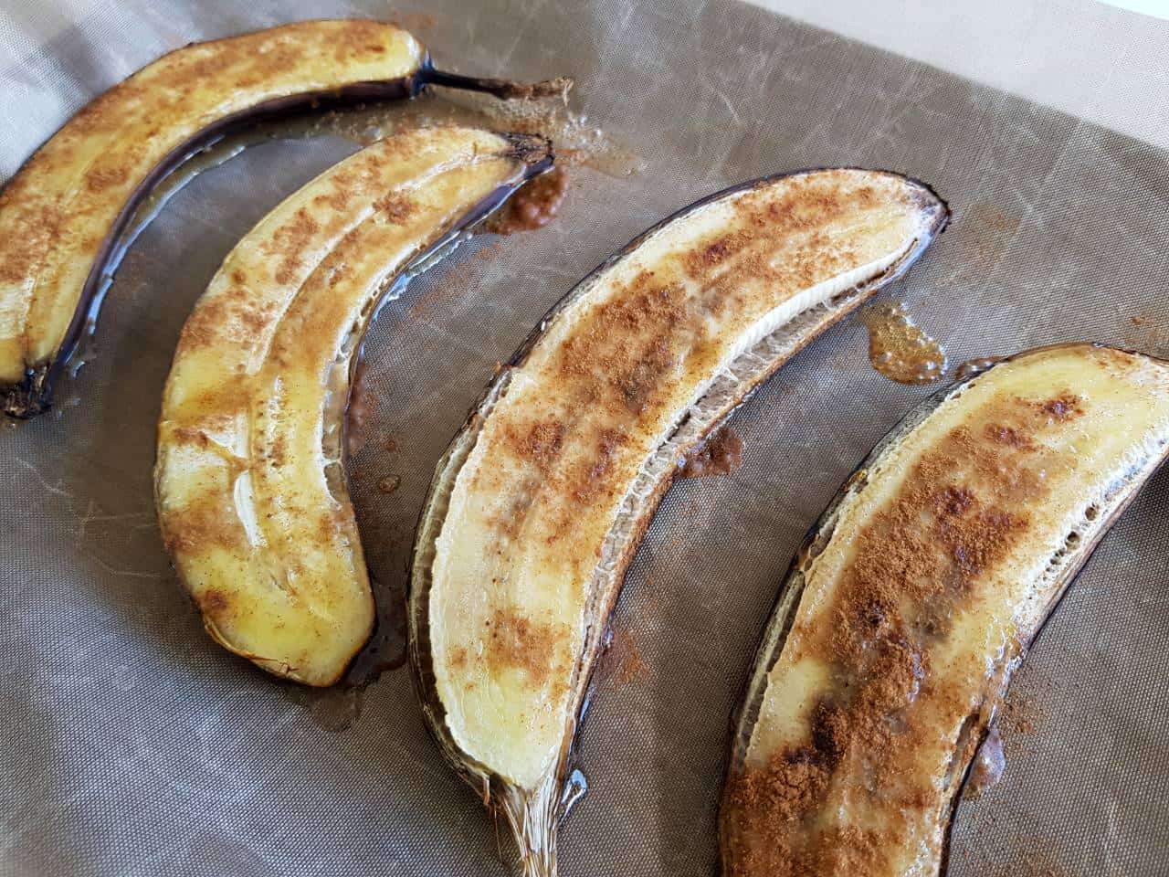 Bananas baked with honey and cinnamon.