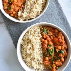 Curry with hummus and chickpeas and spinach in a bowl with rice.