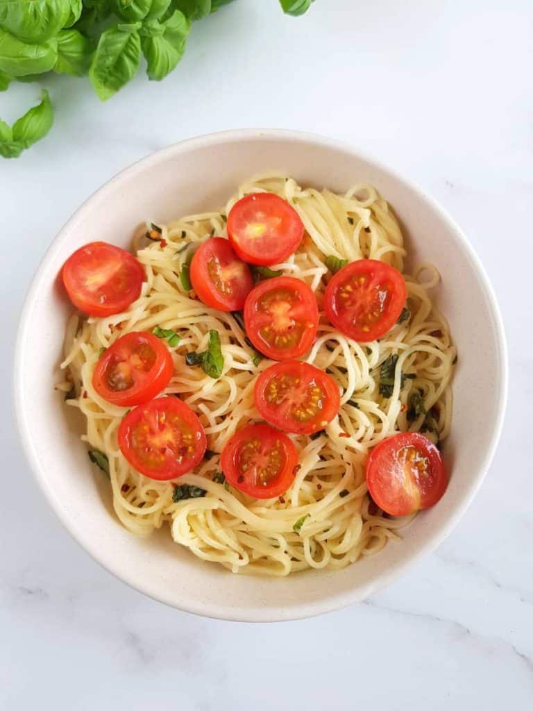 Garlic Basil Pasta {Easy 10 Minute Spaghetti} Hint of Healthy