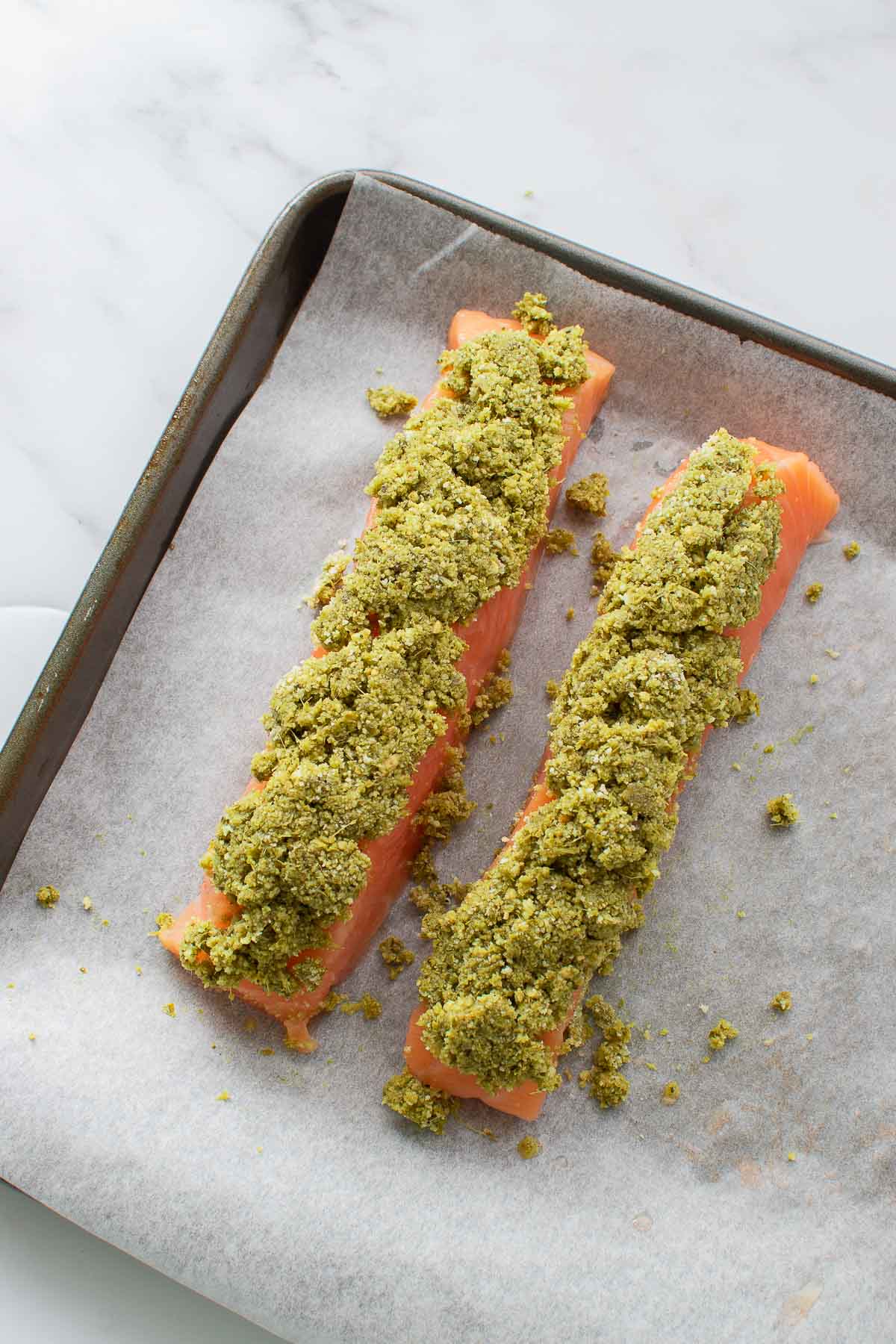 Salmon fillets with breadcrumbs and pesto topping.