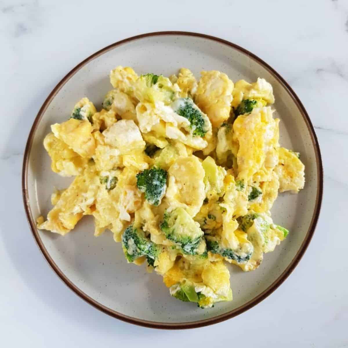 Easy Cheesy Broccoli Scrambled Eggs Hint of Healthy