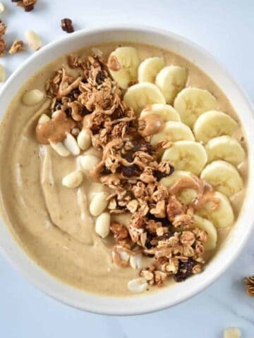 Smoothie bowl with peanut butter and bananas in a bowl.