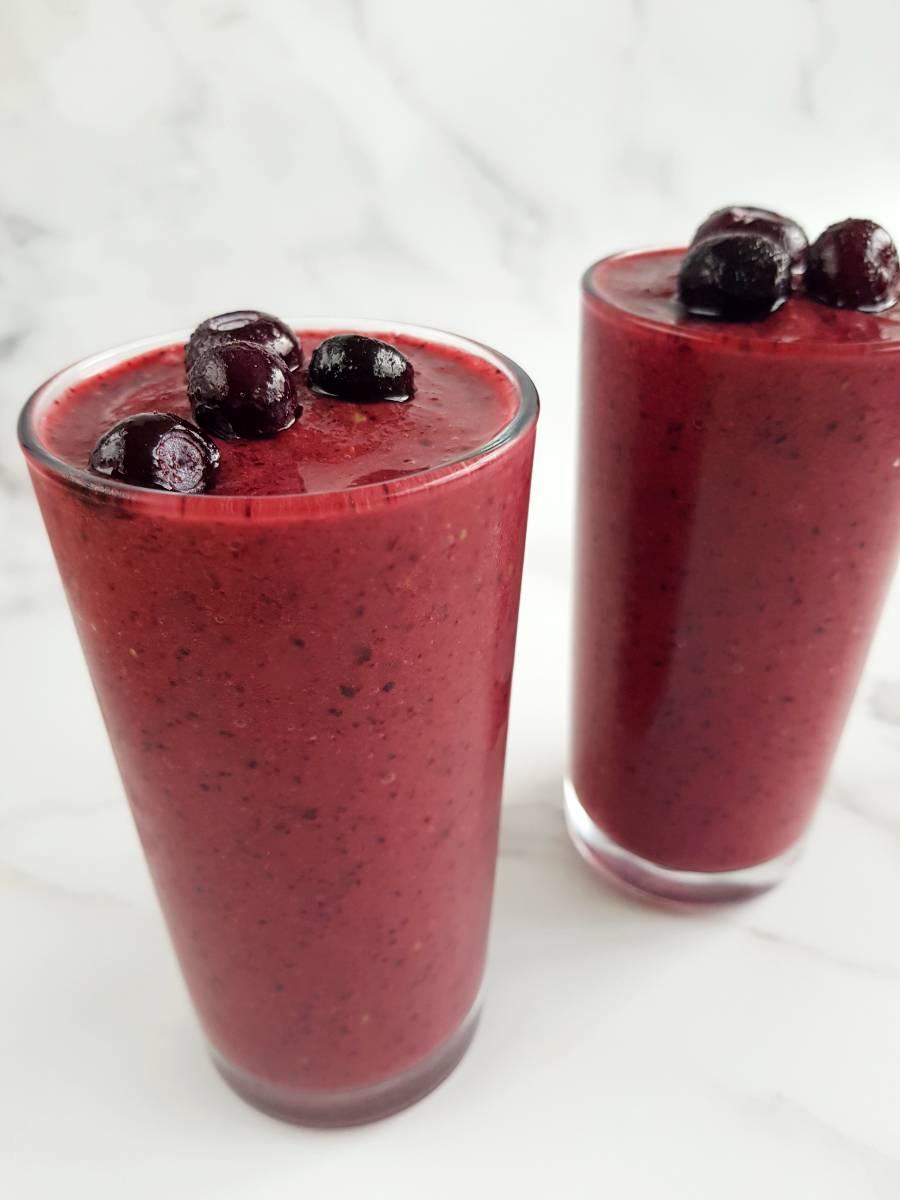 Apple and blueberry smoothie with blueberries on top.