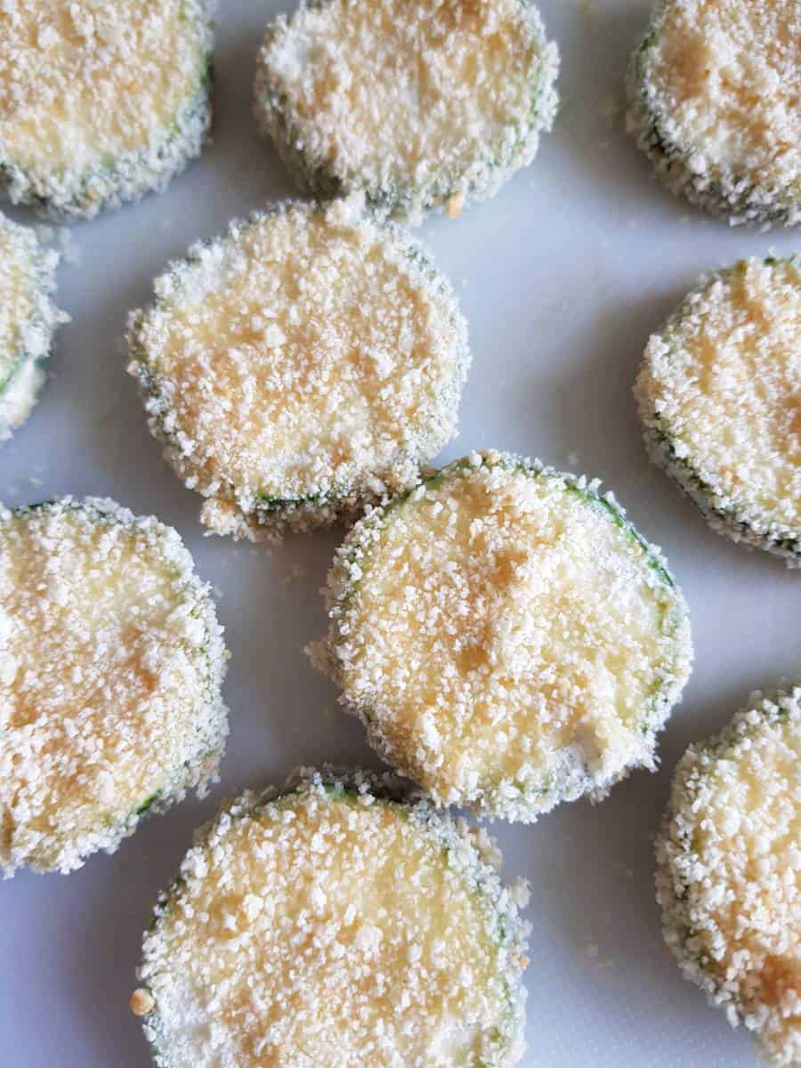 Breaded zucchini coins.