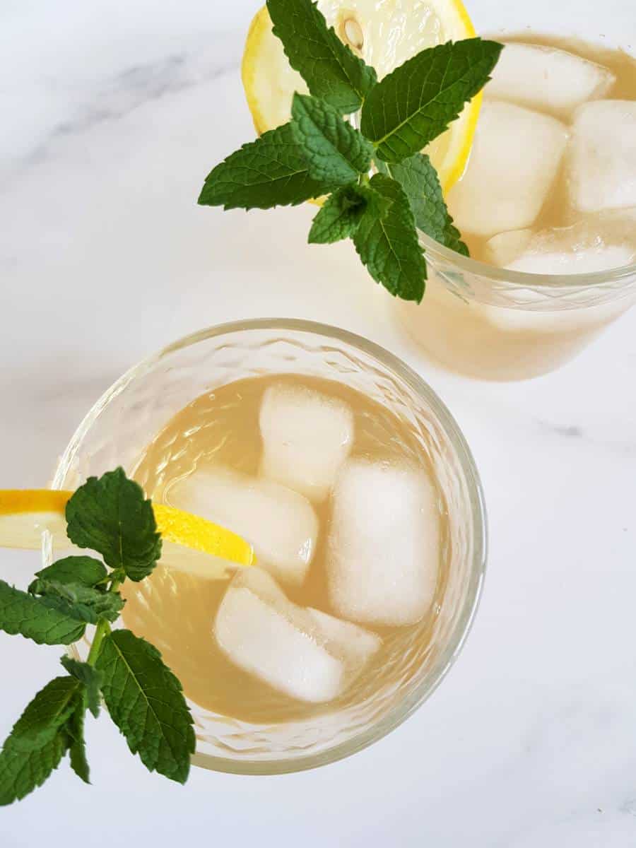 Ginger and lemon tea with ice cubes and mint.