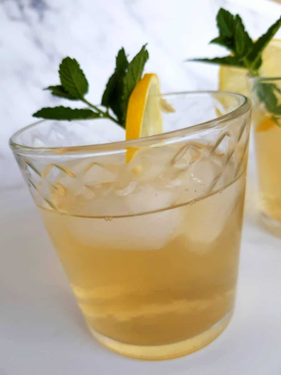 Iced tea with lemon and ginger.