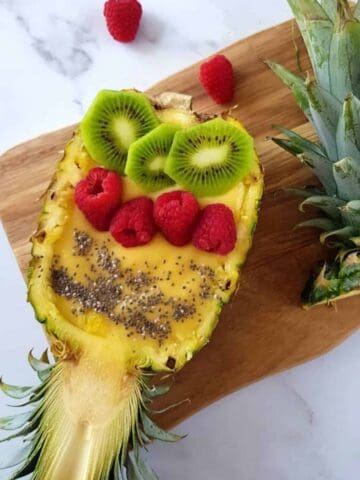 Pineapple mango smoothie bowl.