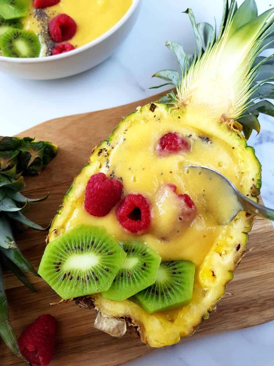 Smoothie bowl with pineapple and mango.