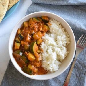 Courgette curry in a bowl.