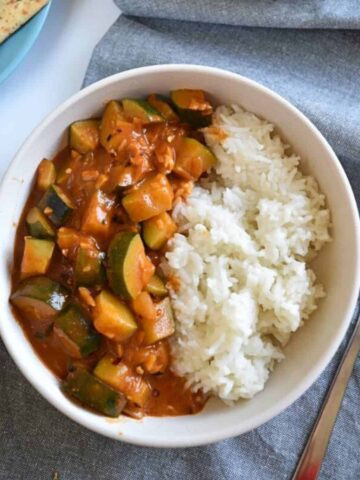 Courgette curry in a bowl.