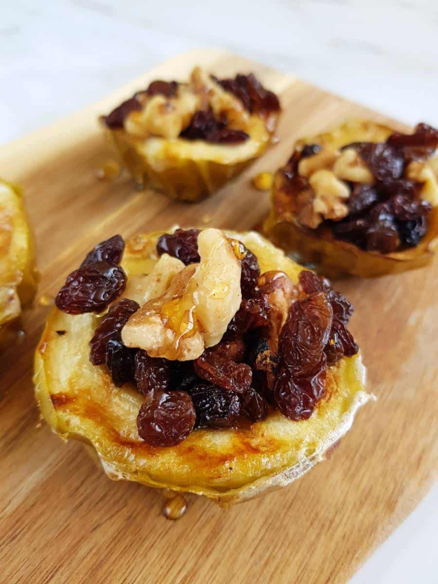 Baked apples with raisins and walnuts.