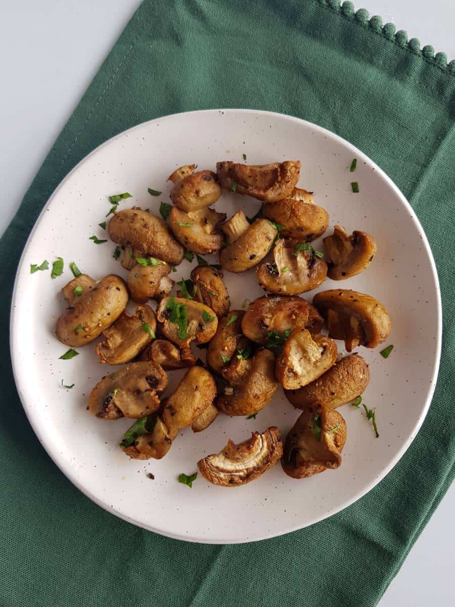 Air fryer mushrooms on a plate.