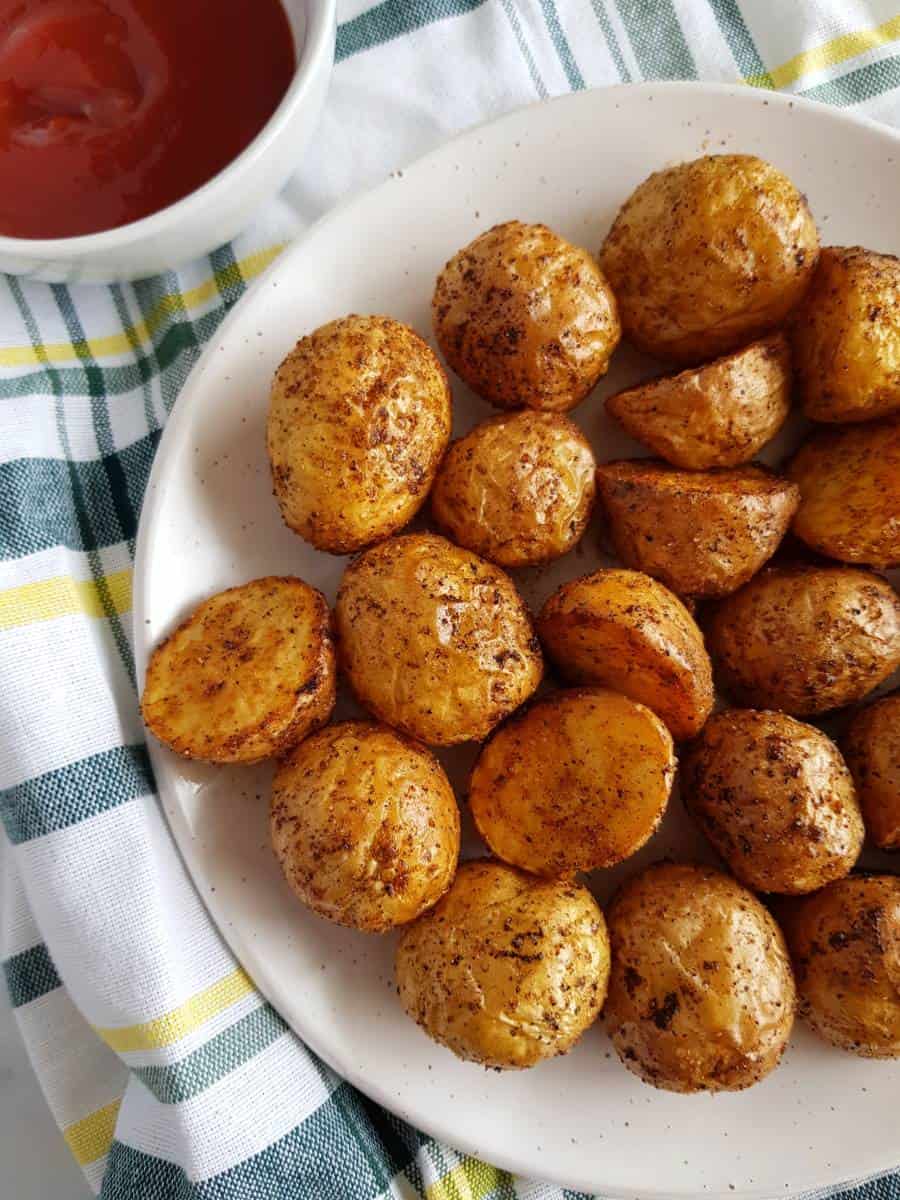 Air fryer roast potatoes on a plate.