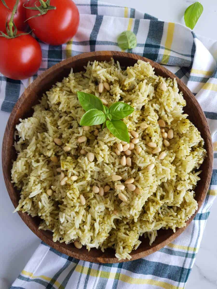 Pesto rice in a bowl with tomatoes.