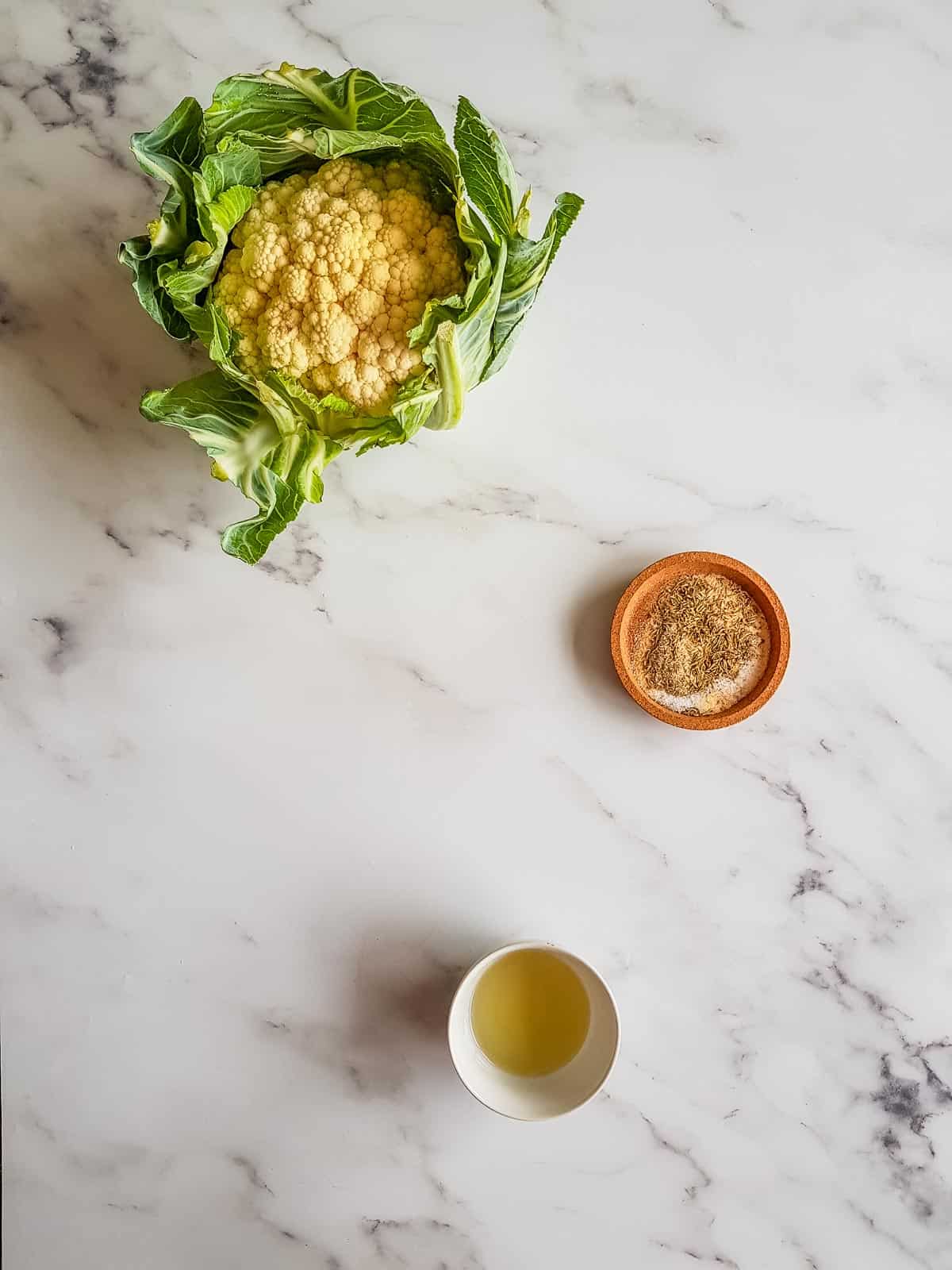 Air fryer cauliflower ingredients.