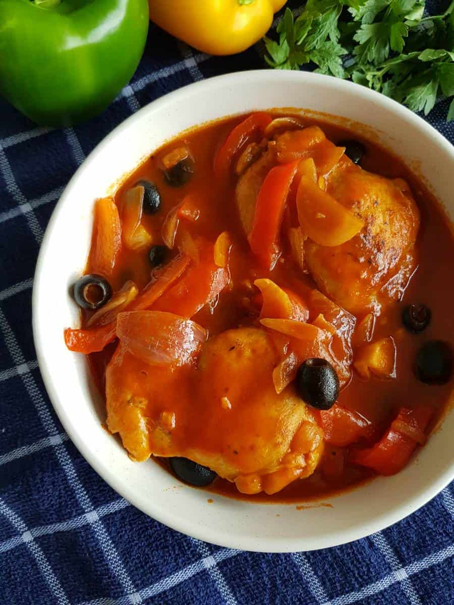 Chicken stew with peppers and olives.