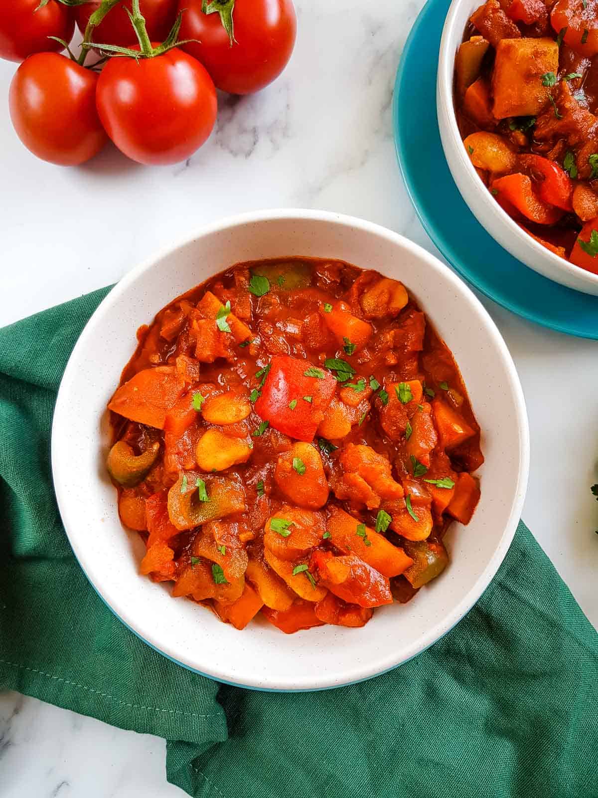 Vegetarian goulash in bowls.