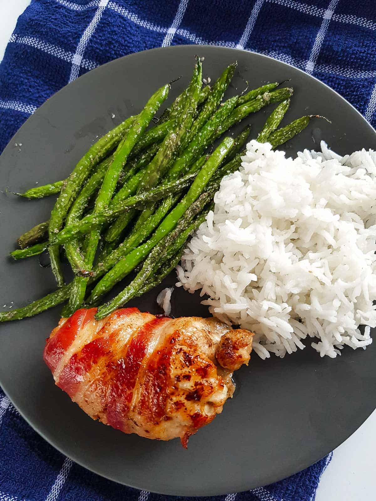 A plate with chicken, rice and green beans.