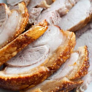 Sliced pork with crackling.