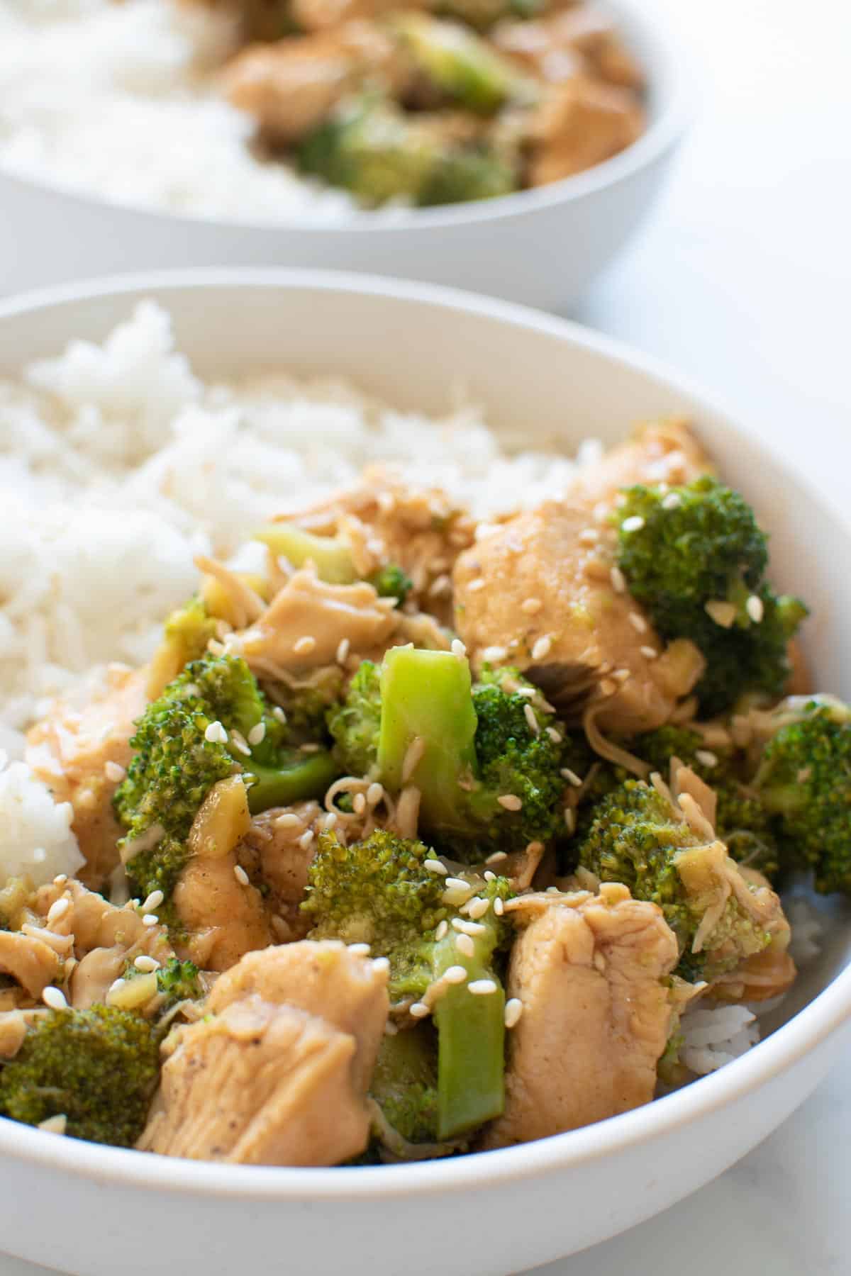Close up image of a bowl of broccoli and chicken.