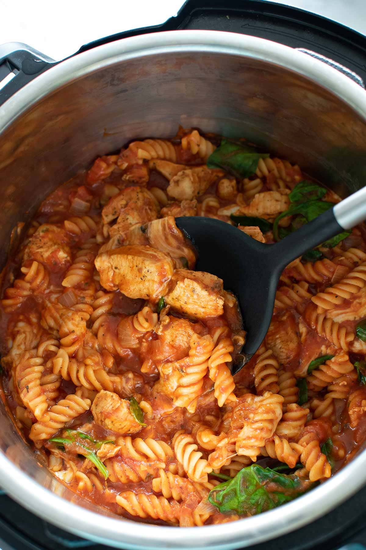 An Instant Pot with cheesy chicken pasta.