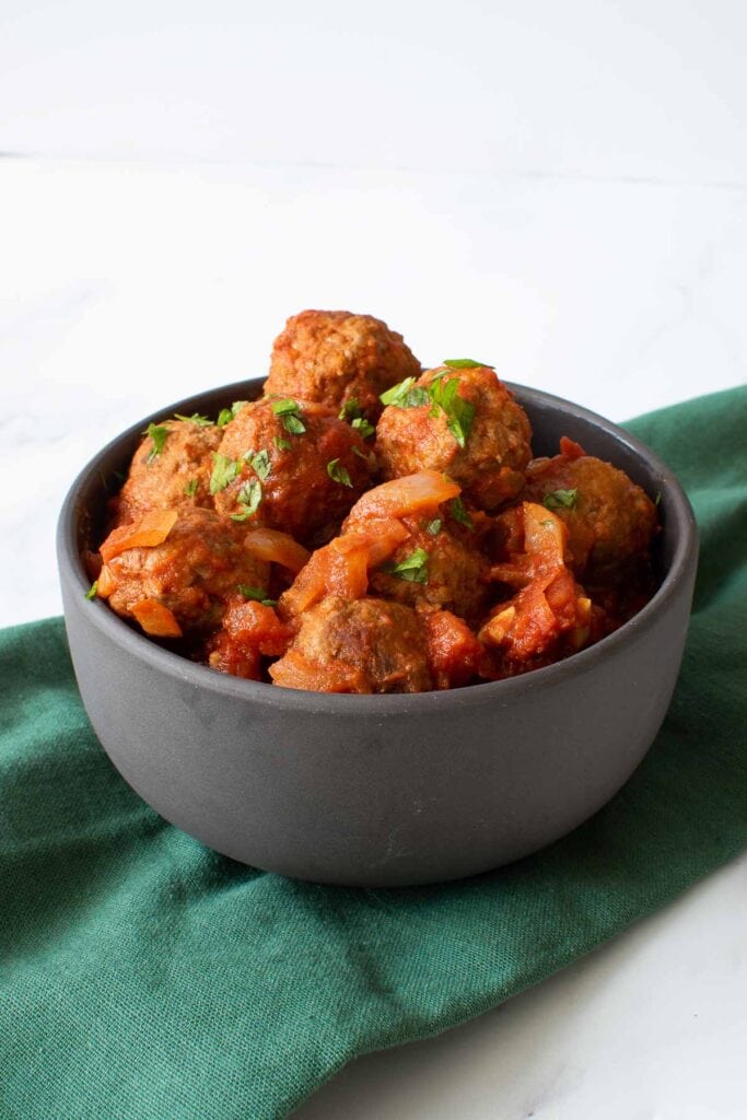 Spanish Meatballs Albondigas Hint Of Healthy