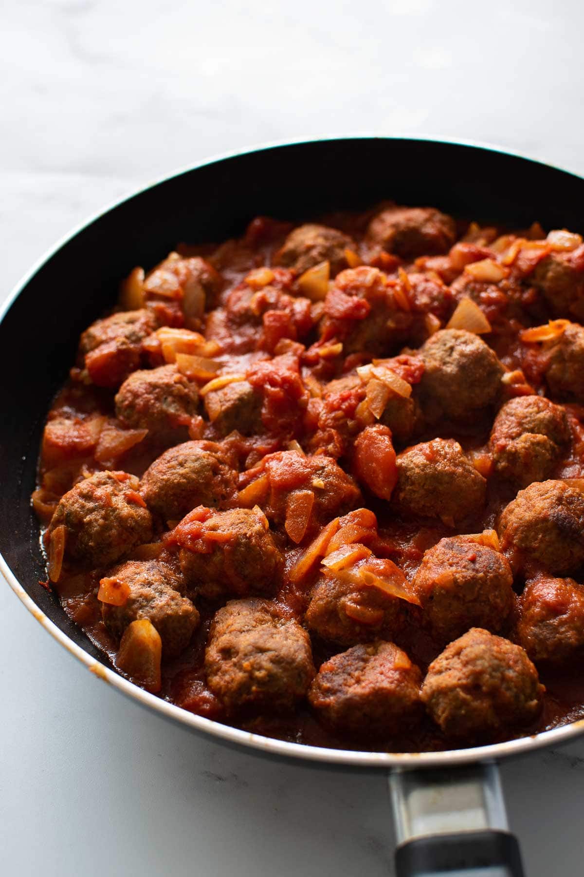 A skillet with Spanish meatballs.