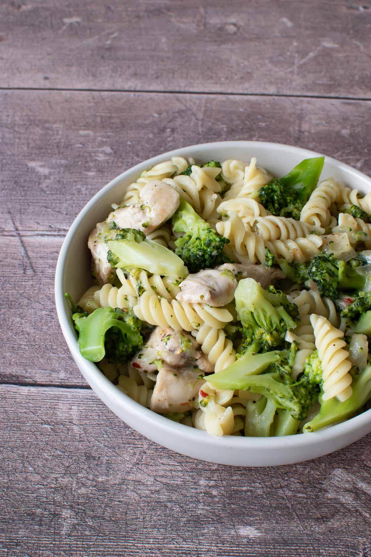 Pasta with chicken and broccoli in a bowl.