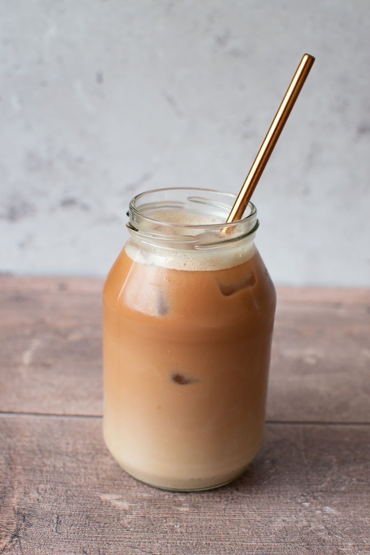 Iced Chai Latte {Refreshing Drink} | Hint of Healthy