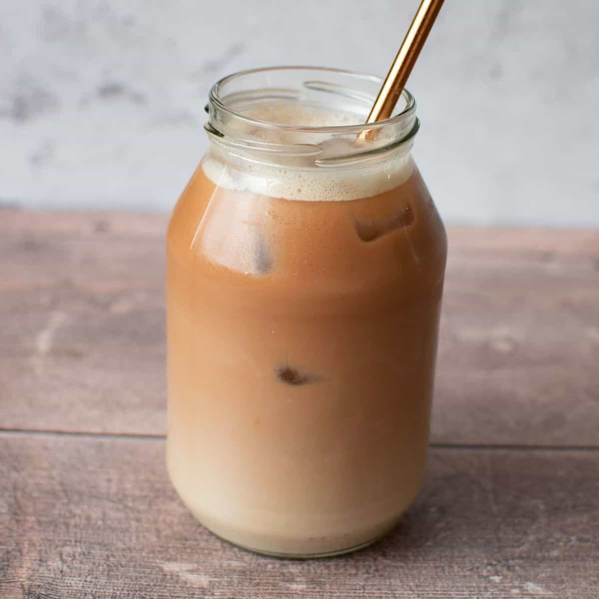Iced Chai Latte {Refreshing Drink} Hint of Healthy