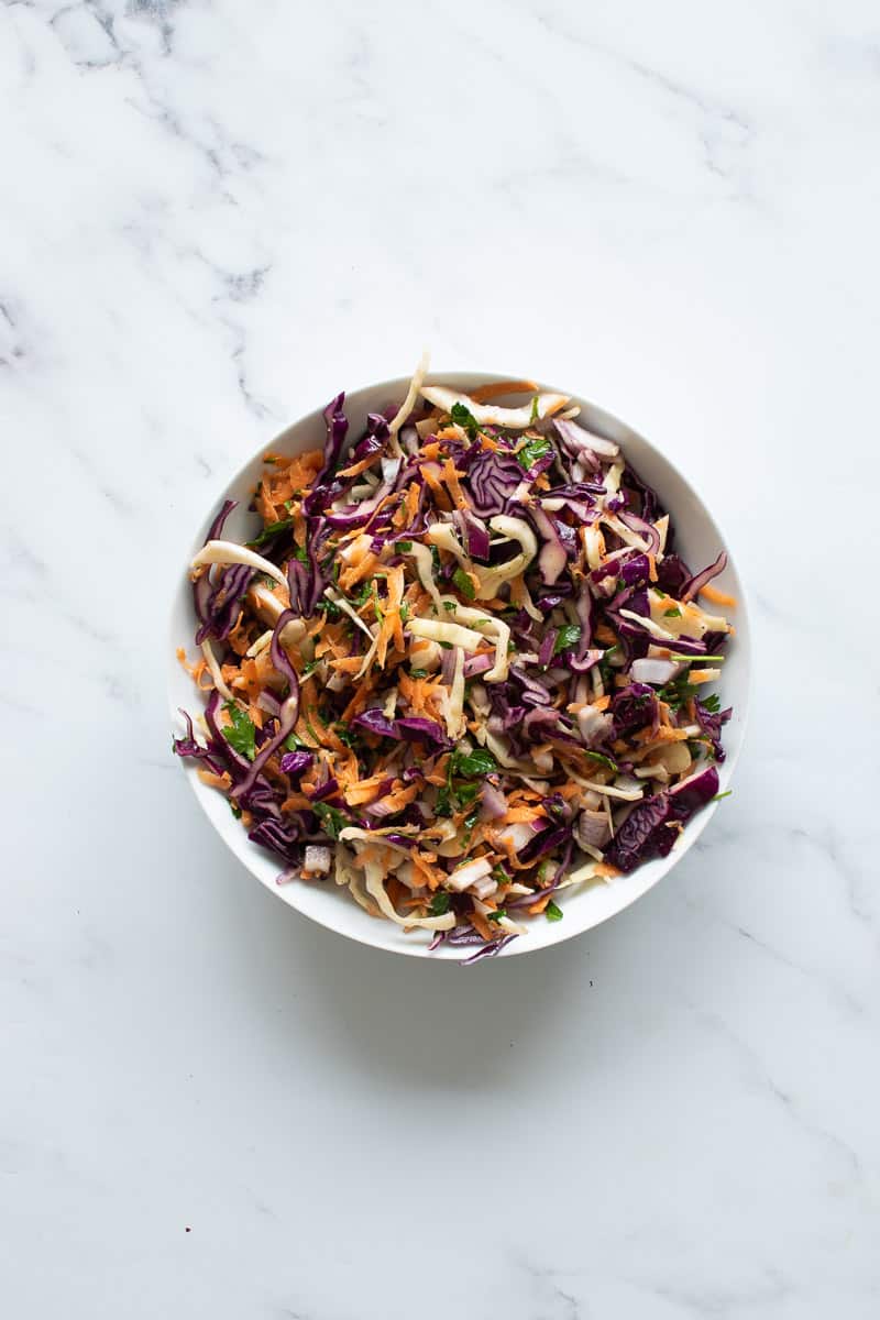 Coleslaw with red and white cabbage, without mayonnaise.