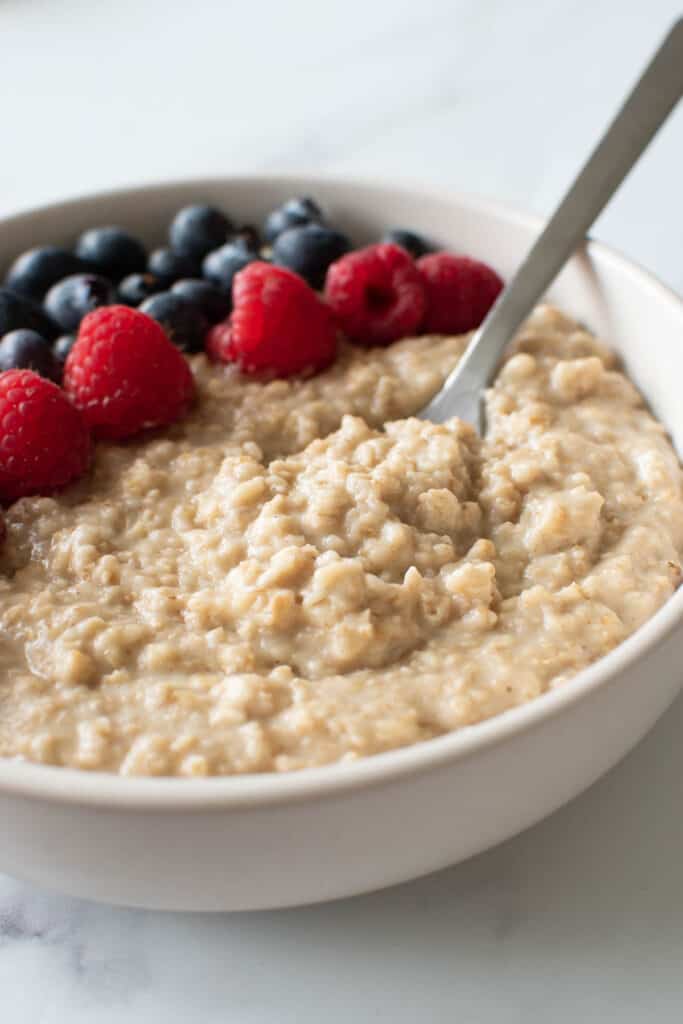 Protein Porridge (4 Ingredient Oatmeal!) Hint of Healthy