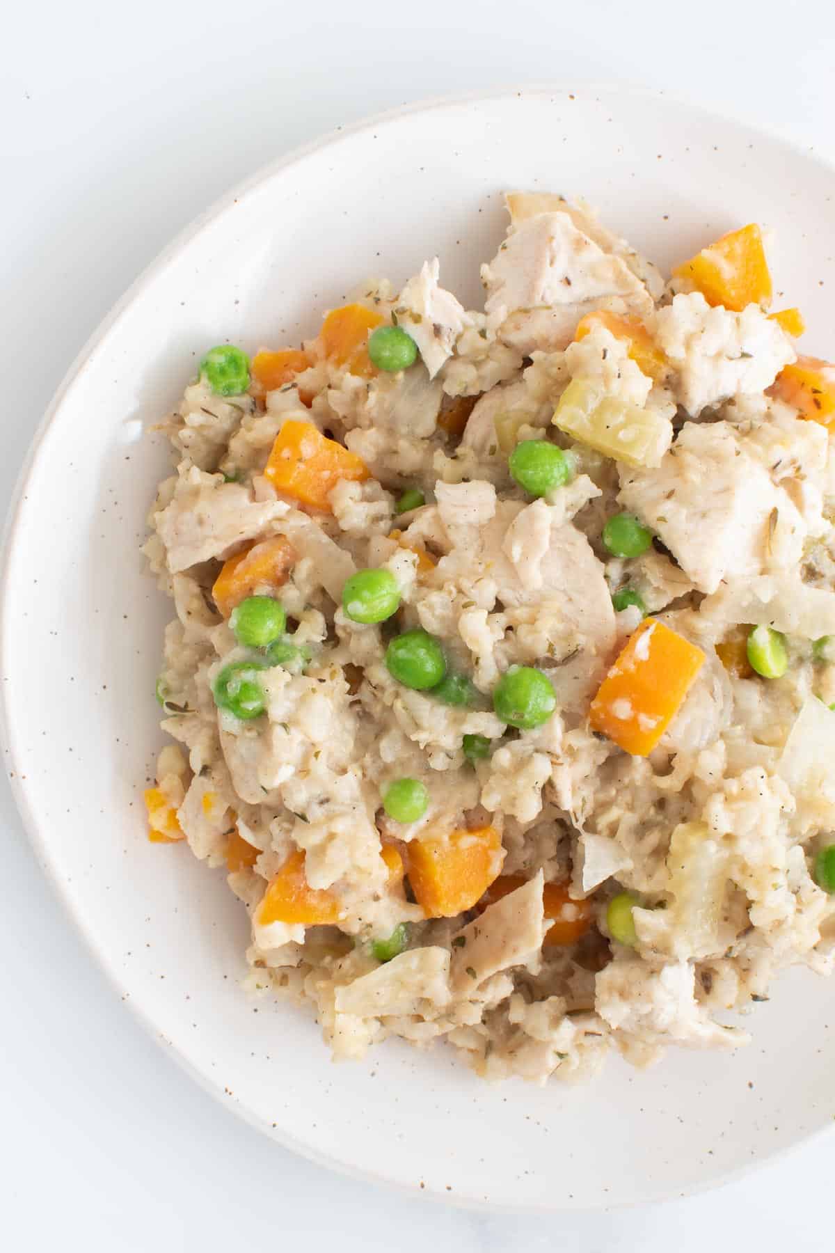 Slow cooker chicken and rice with carrots and peas.