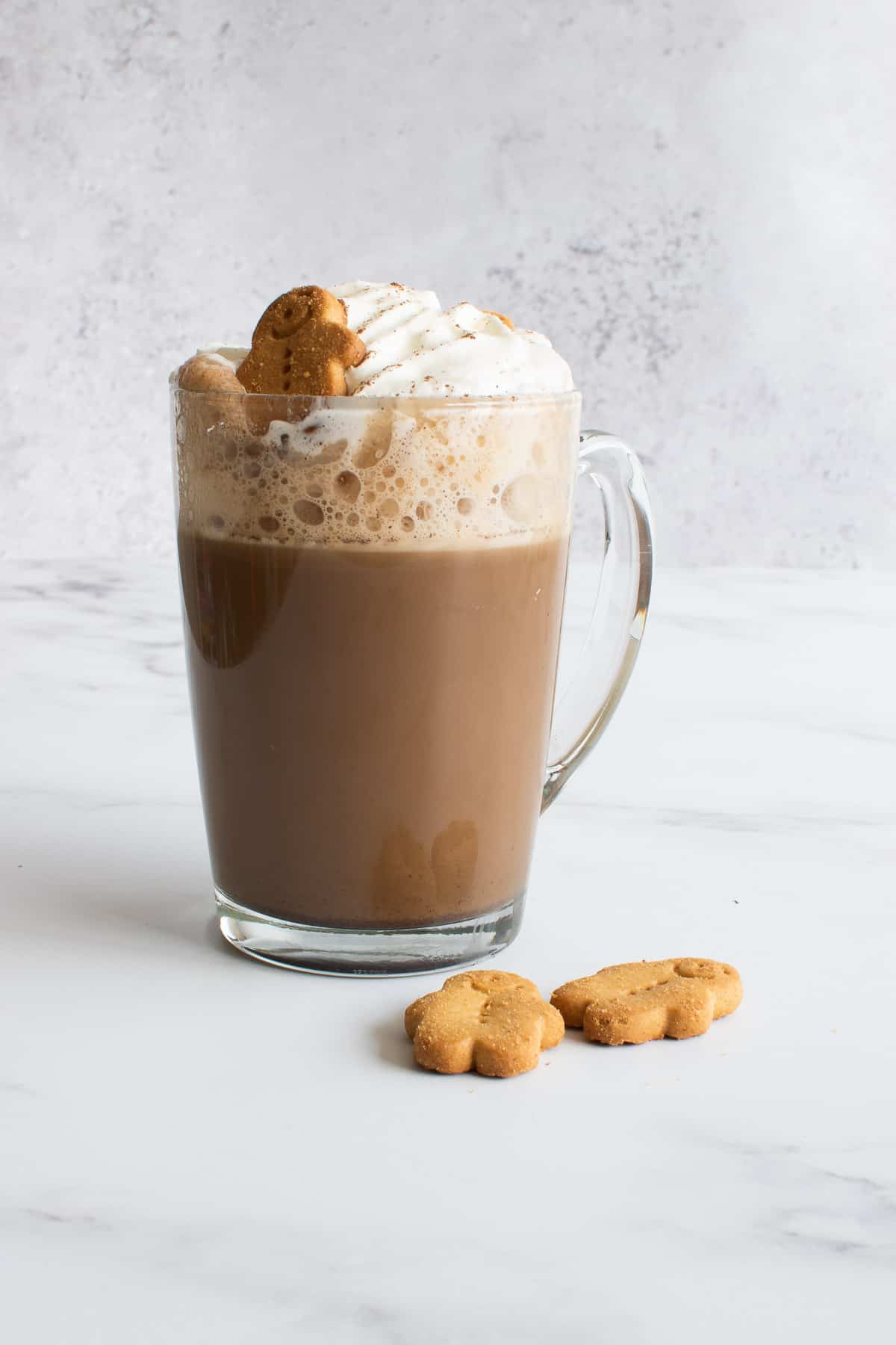 Gingerbread men latte in a cup.