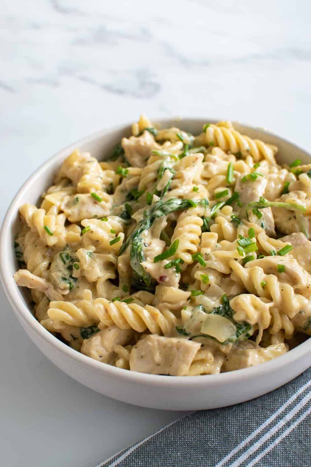 Chicken Spinach Alfredo Recipe (15Minute Pasta) Hint of Healthy